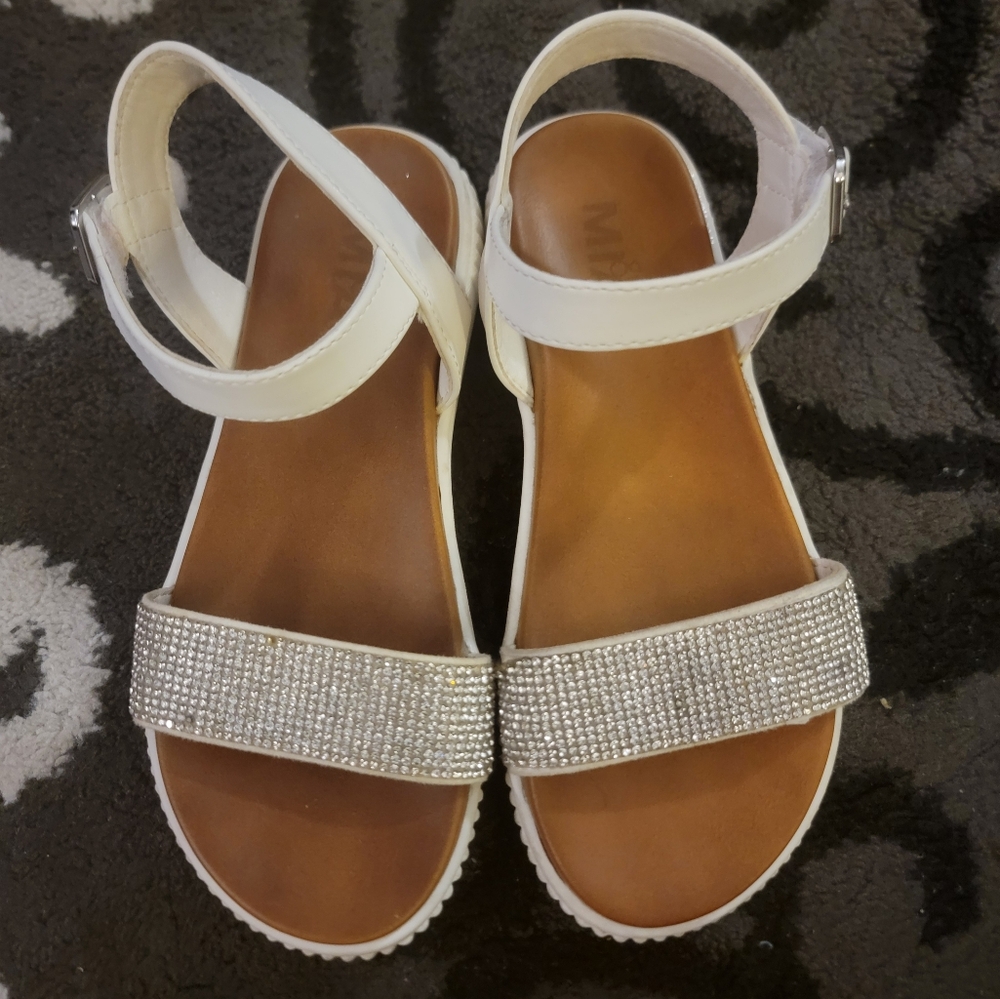 Girls white sandals with rhinestones